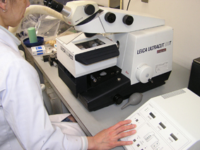 凍結超薄切片作製装置